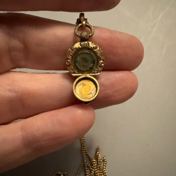 Antique mother of pearl small locket in gold filled - Picture 5 of 8